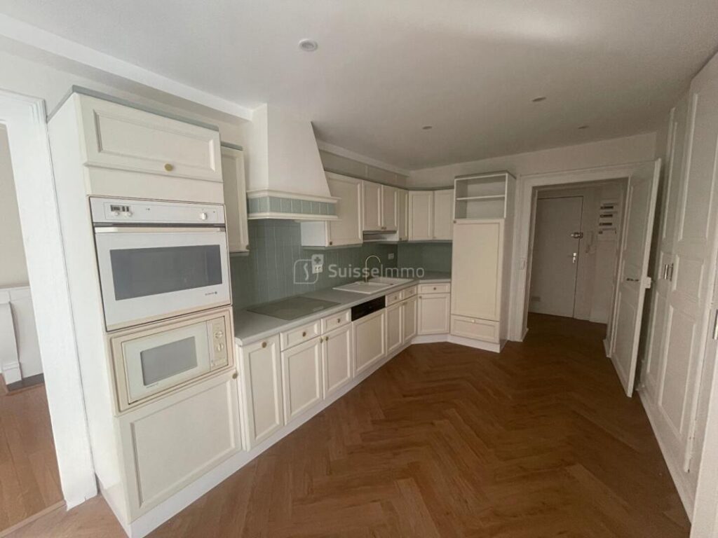 Au coeur de la Vieille Ville, bel appartement, entièrement rénové, de 107M2 – 4 pièces – 3 chambres – 107 m²