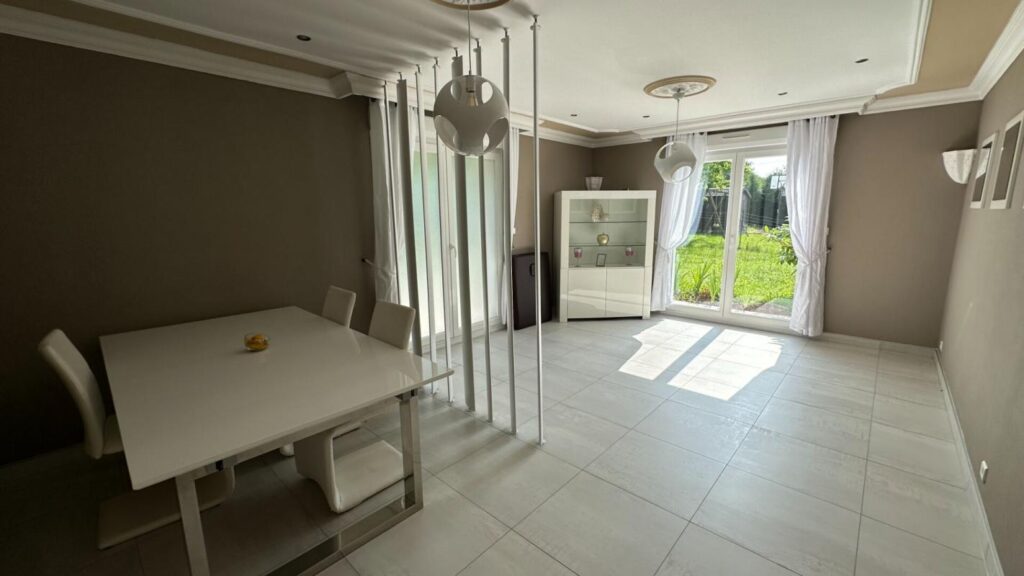 Maison Audincourt 6 pièce(s) 130 m2 – 6 pièces – 4 chambres – 130 m²