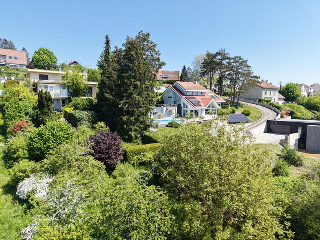 Terrain viabilisé sur les hauteurs de Montbéliard – NR pièces – NR chambres – 700 m²