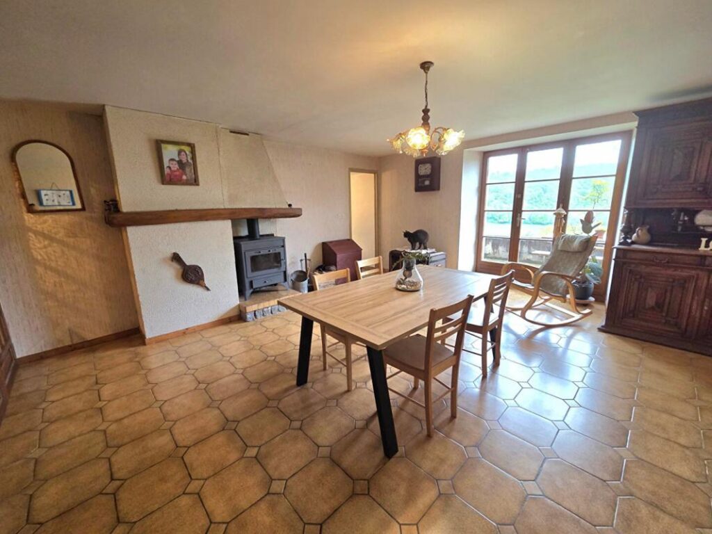 MAISON 7 PIECES 139m² SUR TERRAIN DE 6.77 ARES 169000 EUROS – 7 pièces – 4 chambres – 139 m²