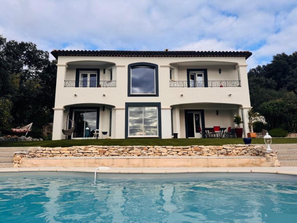 Maison à vendre Rochefort-du-Gard – 6 pièces – 4 chambres – 202 m²