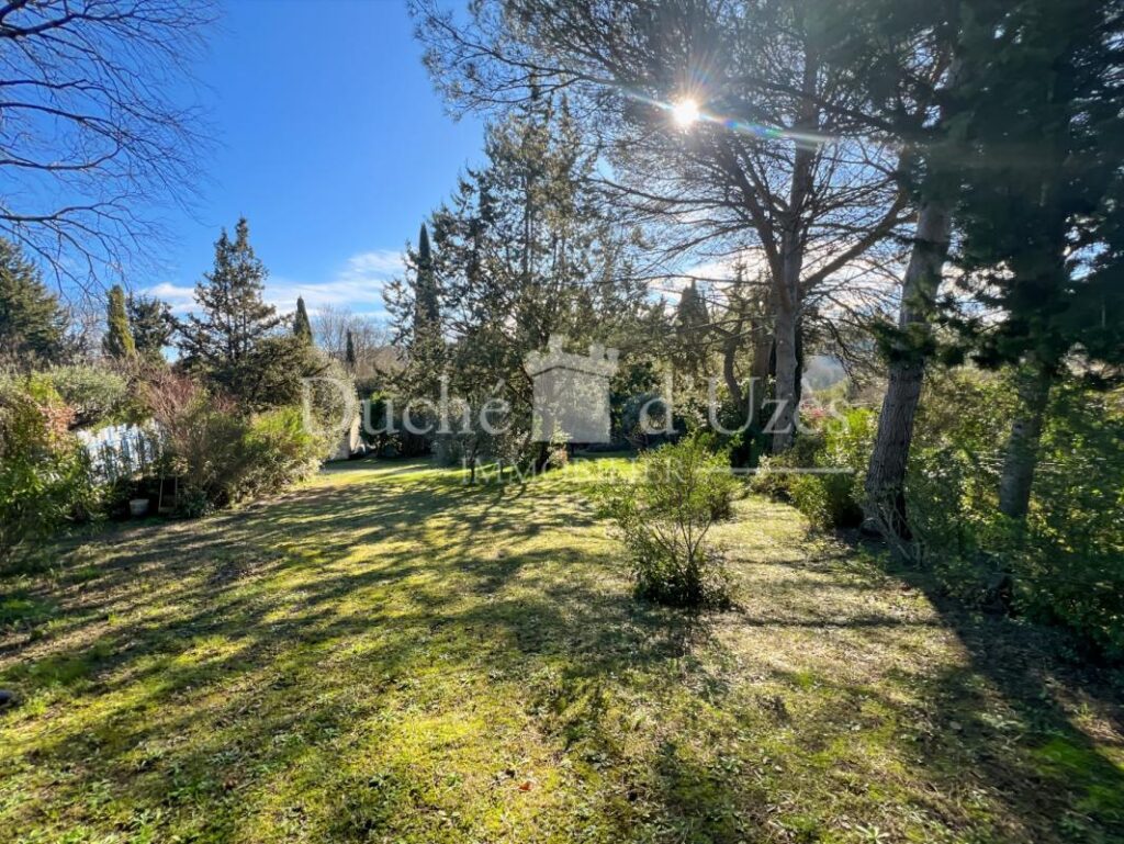 Terrain – NR pièces – NR chambres – 1090 m²