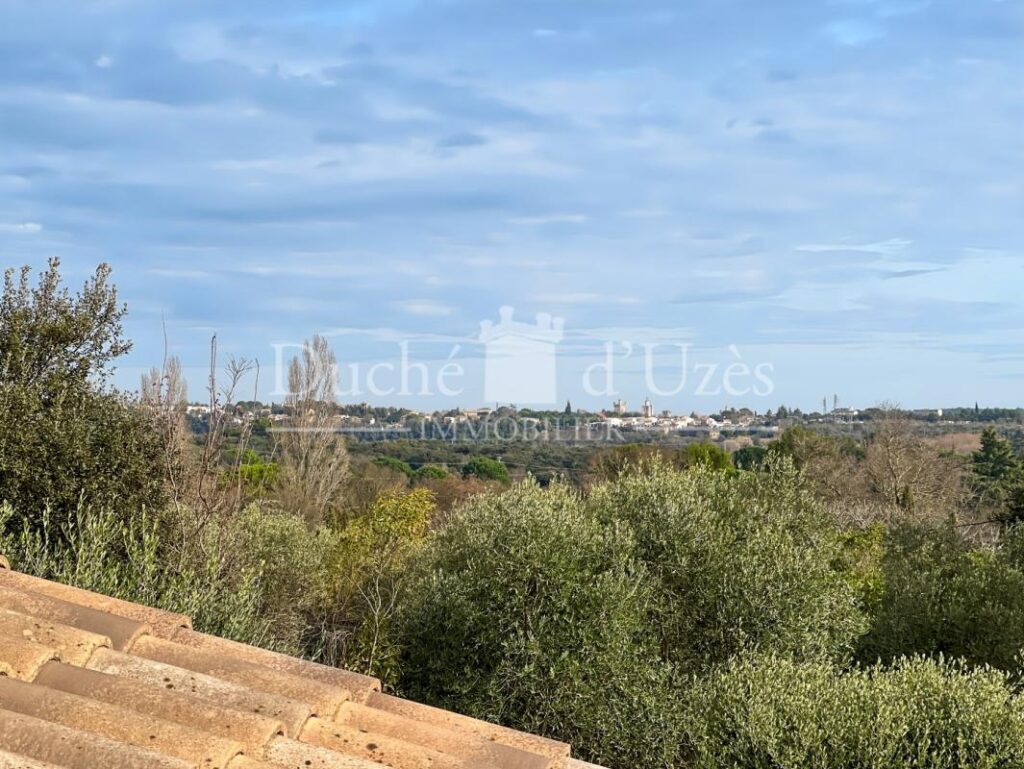 Maison – 8 pièces – 6 chambres – 180 m²