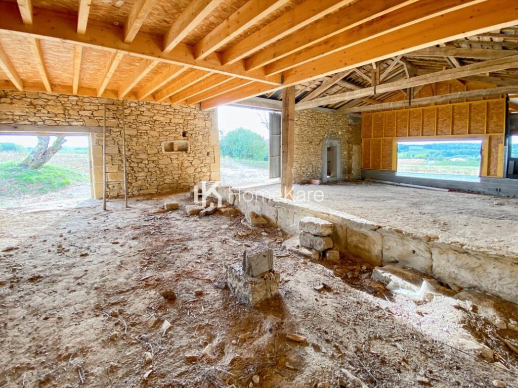 UNE BELLE BATISSE EN PIERRE DANS UN ECRIN DE VERDURE – 5 pièces – 4 chambres – 180 m²