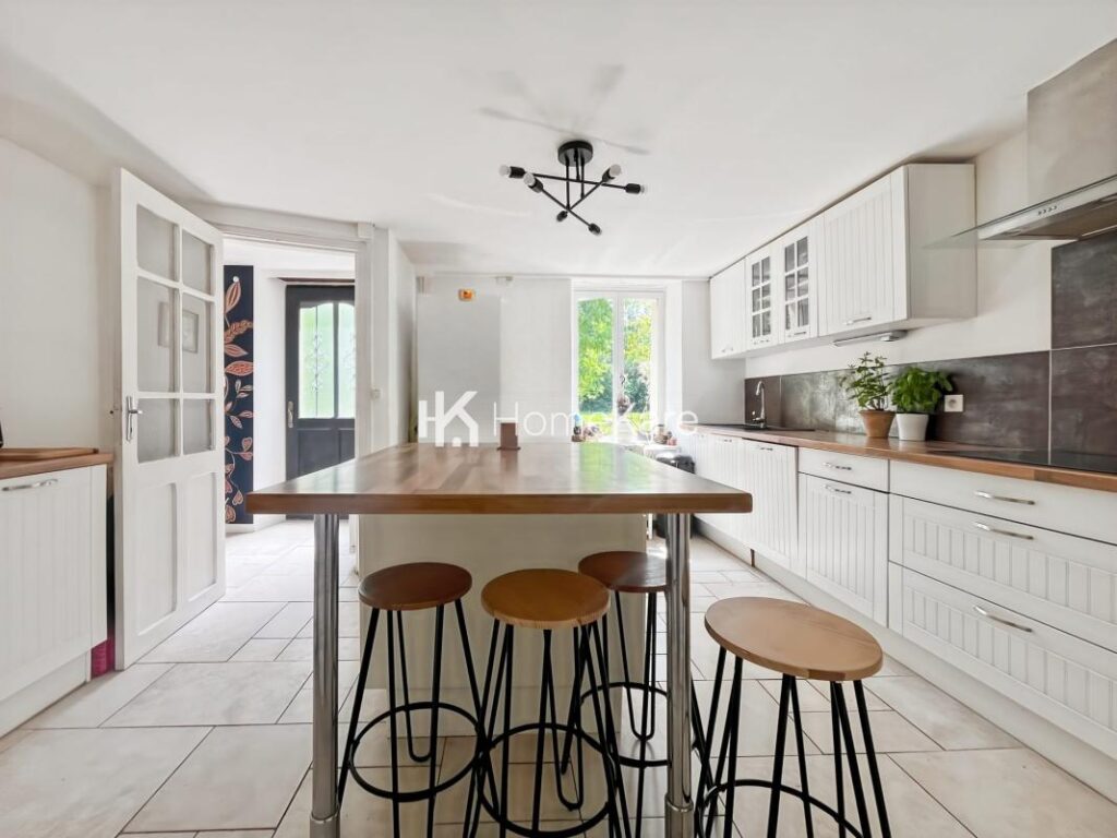 VERITABLE HAVRE DE PAIX EN CAMPAGNE – 5 pièces – 4 chambres – 175 m²