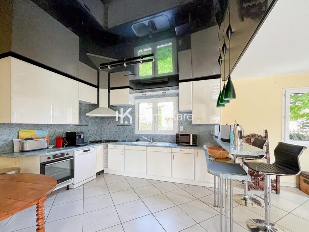 ELLE SAURA VOUS SEDUIRE – 6 pièces – 4 chambres – 200 m²