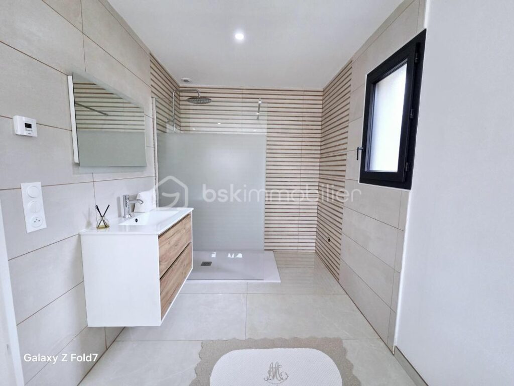 Contemporaine plain-pied T5 proche centre ville – 5 pièces – 4 chambres – 148 m²