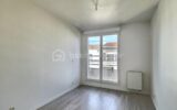 Rare : Dernier étage rénové – Balcon – Parking – Proche mairie – 3 pièces – 2 chambres – 63 m²