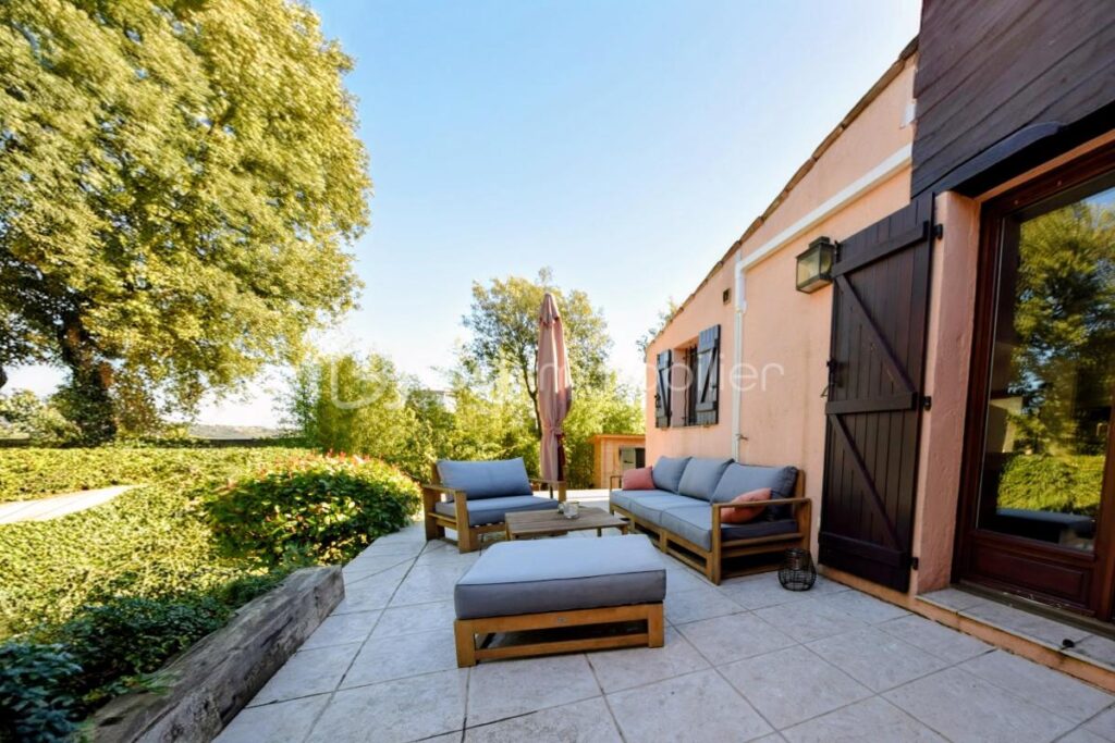 MAGNIFIQUE MAISON RÉNOVÉE 3 PIÈCES PLAIN-PIED DANS UN DOMAINE DE RÊVE – 3 pièces – 2 chambres – 72 m²