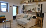 Maison de village en pierre entièrement rénovée – 3 pièces – 2 chambres – 90 m²