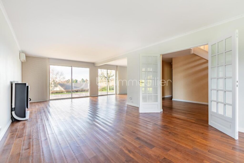 Maison familiale type ‘ORANGER’ 210m² à SAINT-WITZ – 8 pièces – 5 chambres – 210 m²