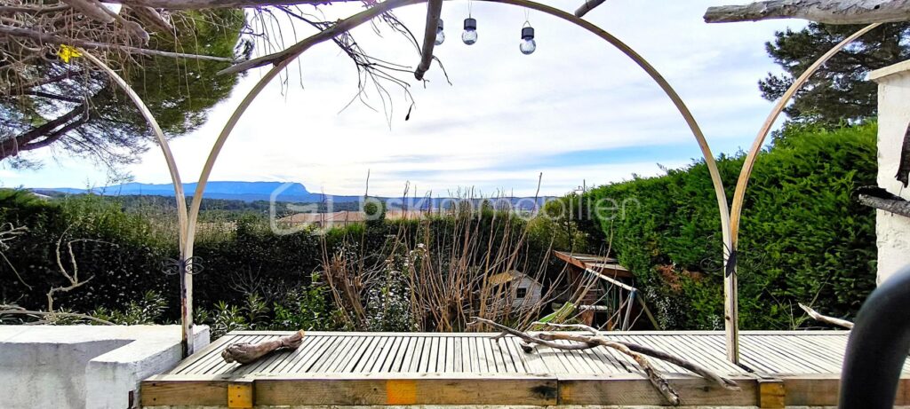 A vendre maison magnifique de 5 pièces , avec un jardin privé et 2 terrasses sur Venelles – 4 pièces – 3 chambres – 135 m²