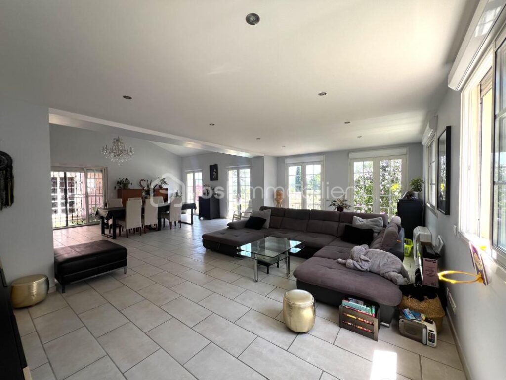 Maison 280m2 à Poussan – 7 pièces – 6 chambres – 280 m²