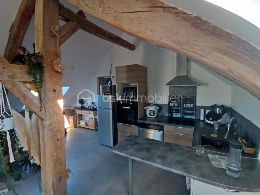 SUPERBE APPARTEMENT T3 DE CHARME DANS MAISON EN DERNIER ETAGE AVEC TERRASSE COUVERTE – 3 pièces – 3 chambres – 83 m²