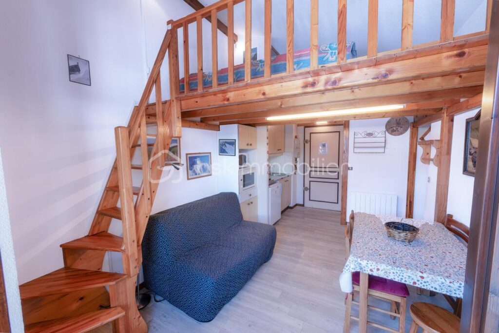74120 PRAZ-SUR-ARLY – APPARTEMENT 1 CHAMBRE + MEZZANINE – VUE MONTAGNE – PROCHE CENTRE VILLAGE ET PISTES DE SKI – 2 pièces – 2 chambres – 23 m²