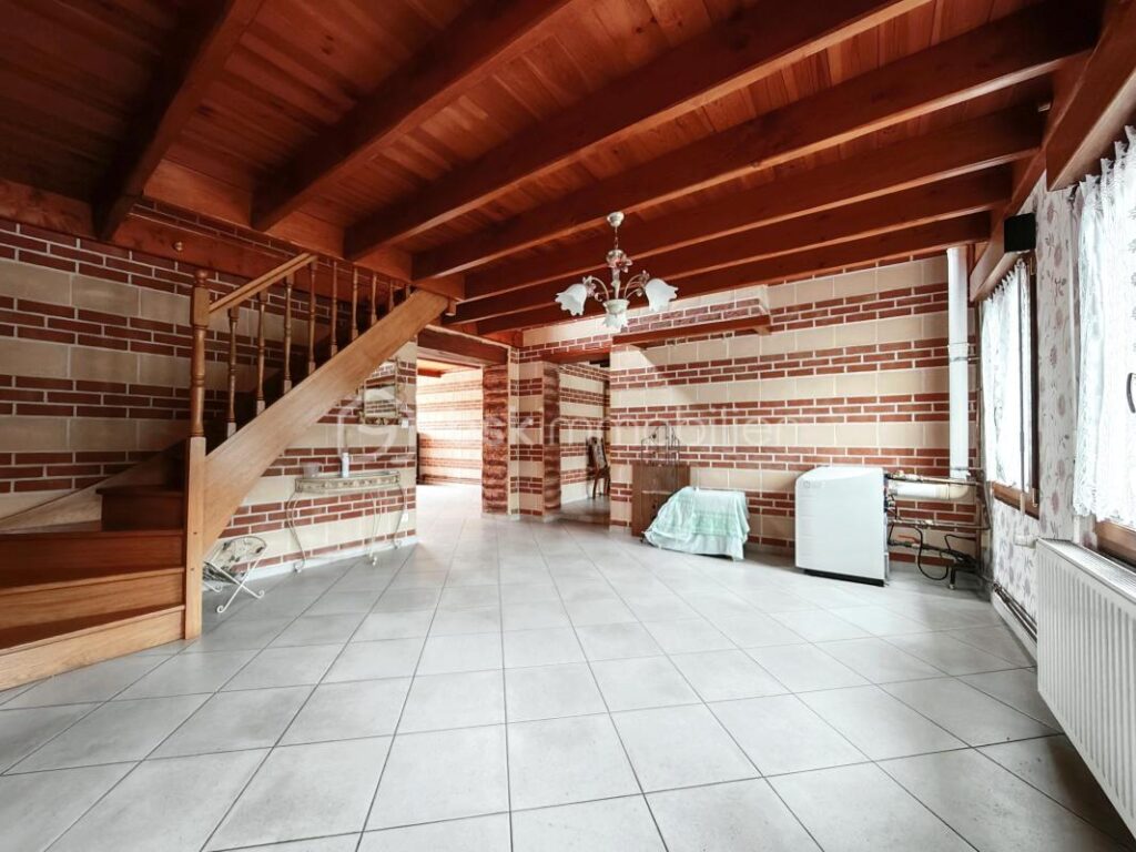 MAISON SEMI-INDIVIDUELLE 3 CHAMBRES / JARDIN / GARAGE / CAVE – 7 pièces – 3 chambres – 160 m²