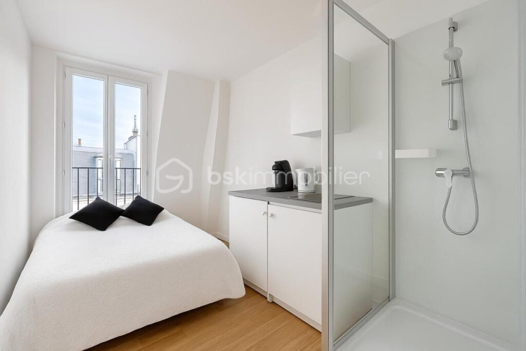 Studio dernier étage vue Tour Eiffel – 1 pièce – 1 chambre – 9 m²