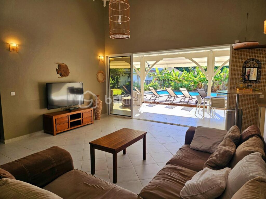 MAISON ET BUNGALOW T2 PROCHE MER – 6 pièces – 4 chambres – 189 m²