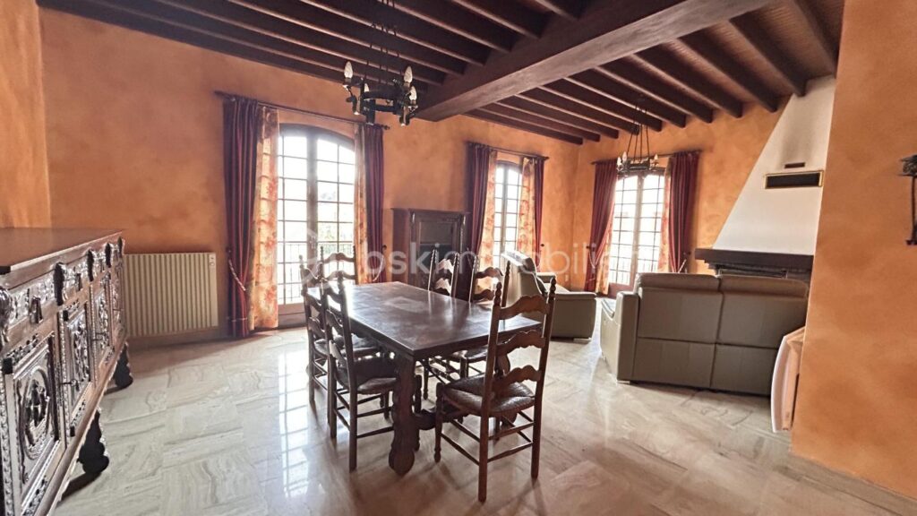VILLA 188 m² Prades – 8 pièces – 5 chambres – 188 m²