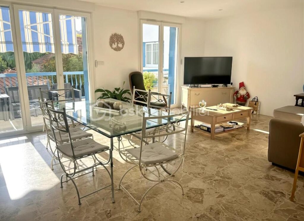 Appartement rénové tout confort 3 pièces avec terrasse et garage – 3 pièces – 2 chambres – 85 m²