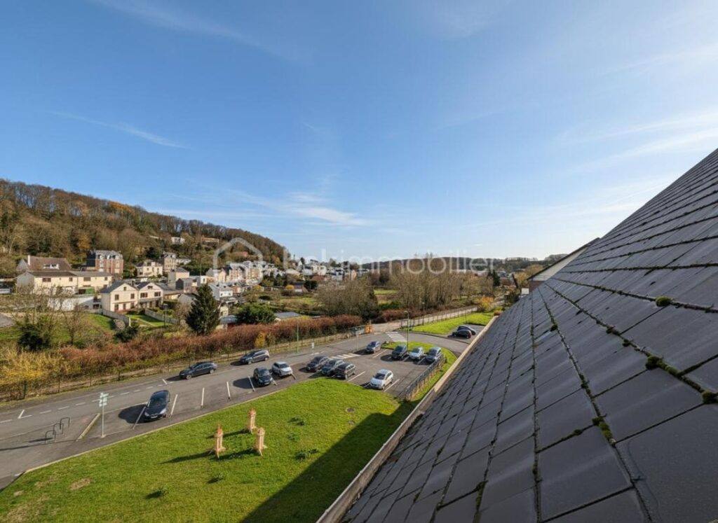 Appartement 2 chambres – 65 m² de lumière, SANS VIS-À-VIS, en hyper-centre, avec STATIONNEMENT et SOLARIUM extérieur – 3 pièces – 2 chambres – 64 m²