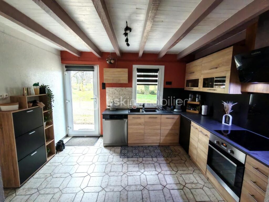 CHARME & AUTHENTICITÉ AU CŒUR DE LA CAMPAGNE BRESSANE – 8 pièces – 4 chambres – 171 m²