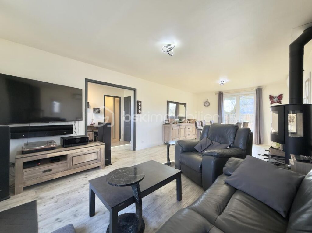 Maison moderne – 145 m² – 5 chambres – Sous-sol total – Terrain 1034 m² – 6 pièces – 5 chambres – 145 m²