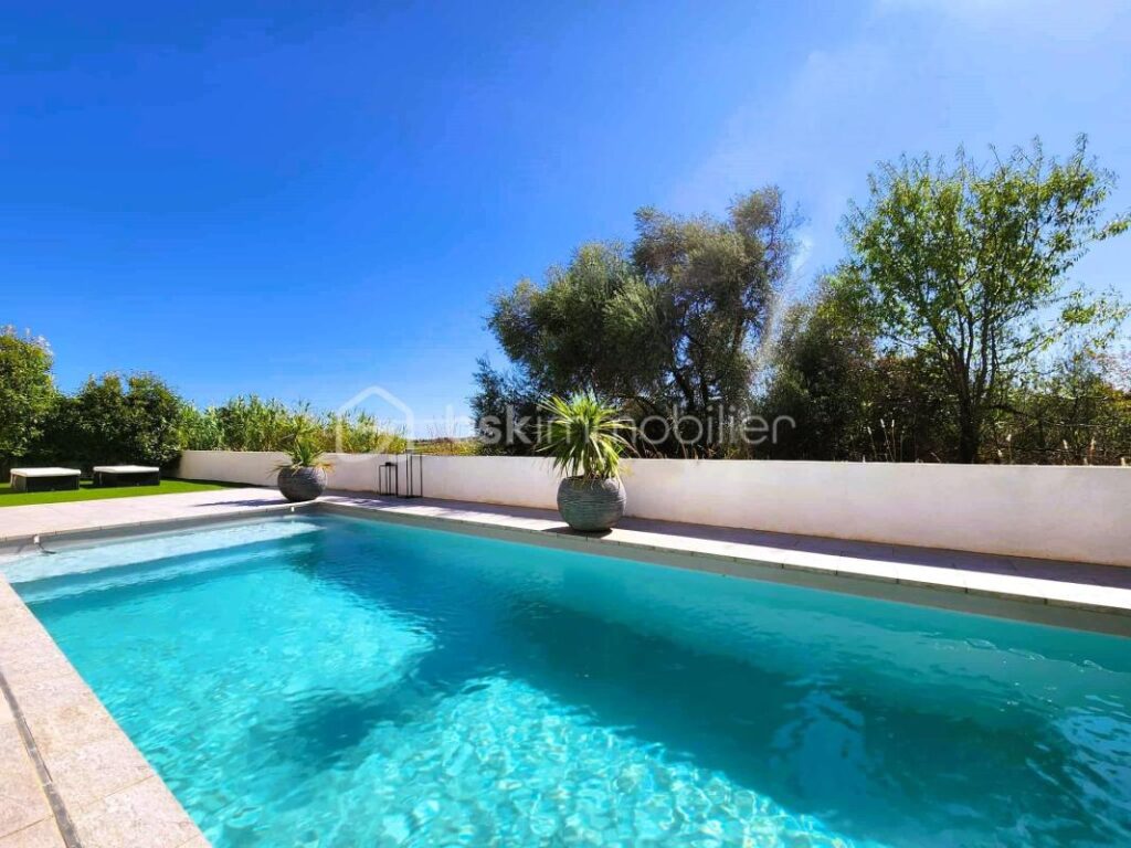 Superbe villa de plain-pied sans vis-à-vis avec quatre chambres – 6 pièces – 4 chambres – 145 m²