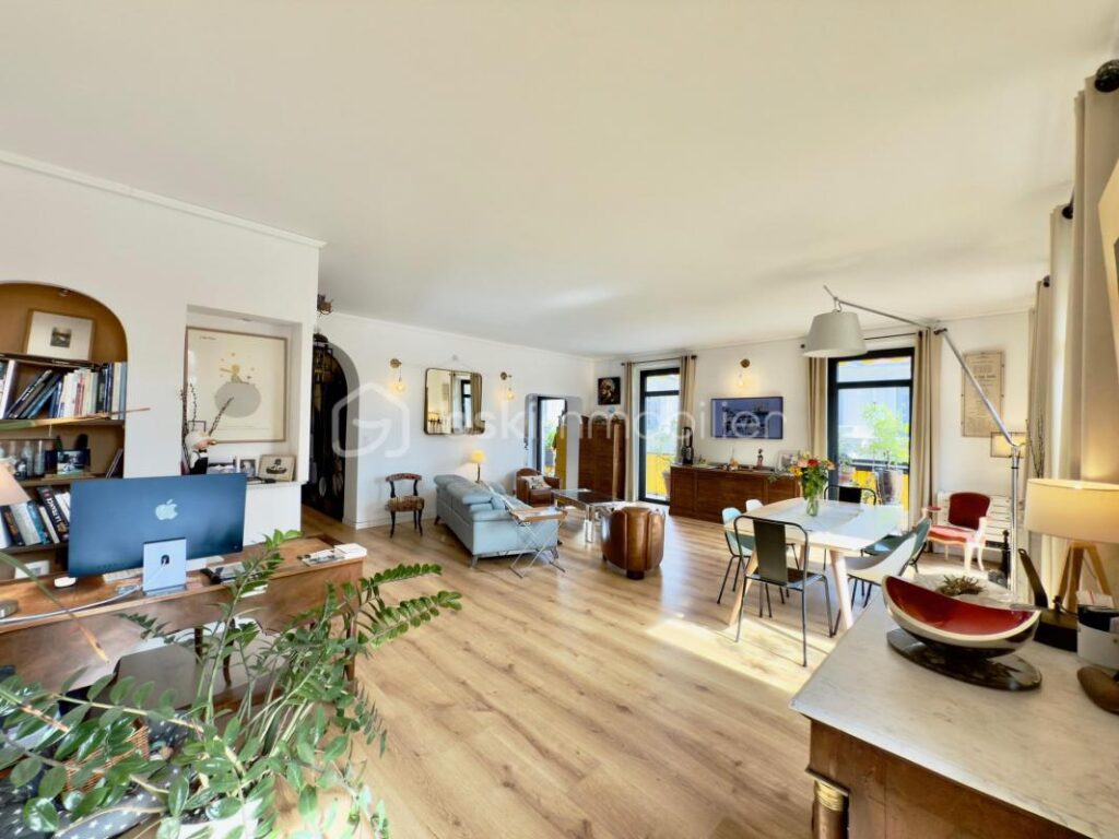 Duplex d’exception – Dernier étage avec balcon filant, triple exposition – Nice Gioffredo – 4 pièces – 3 chambres – 100 m²