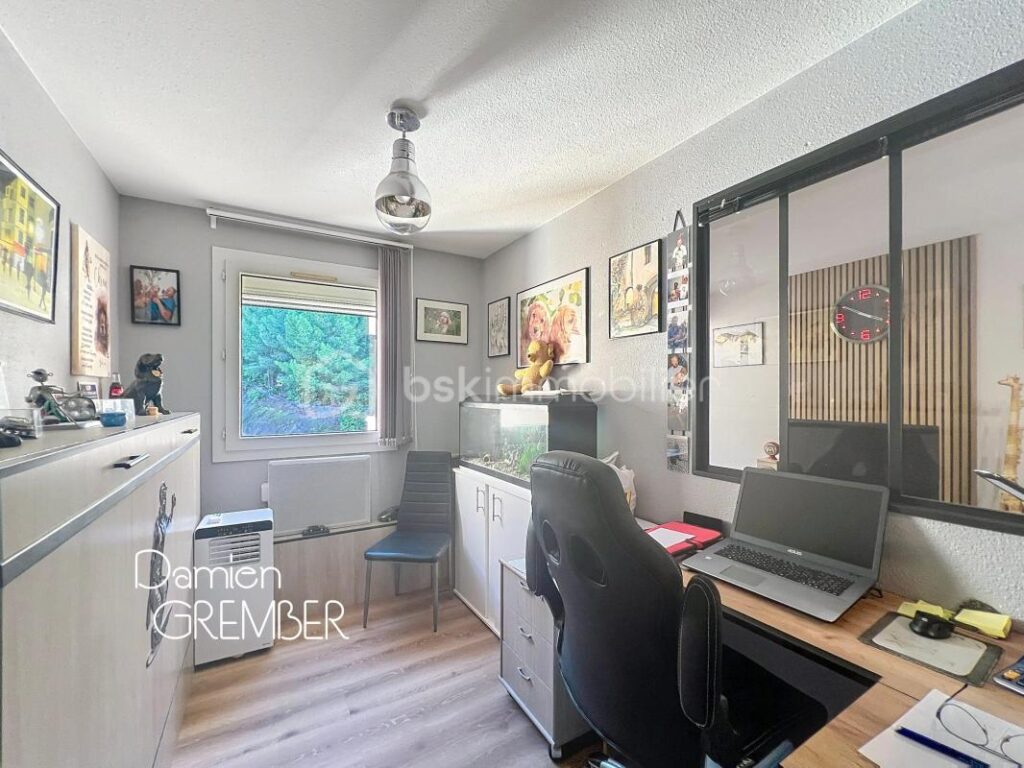 💦 Charmant T3 rénové de 48 m² avec terrasse, vue pinède & piscine, GARAGE 😍 – 3 pièces – 2 chambres – 47 m²