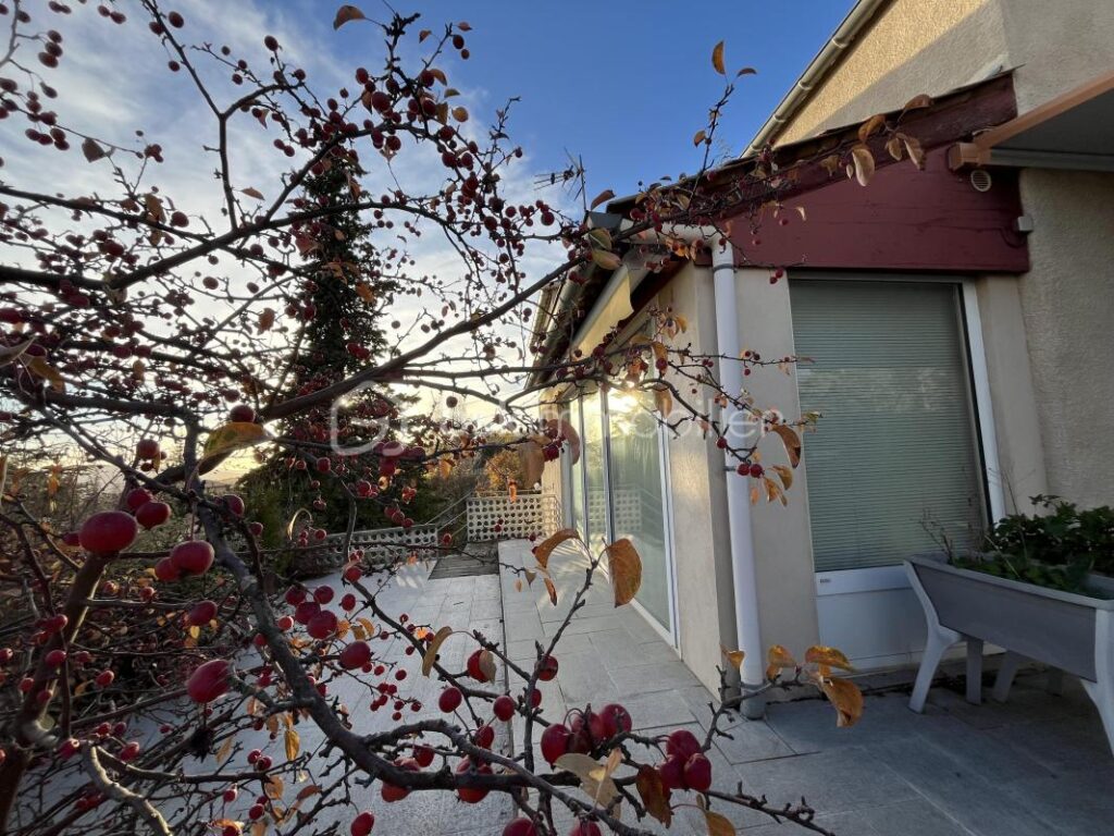 une maison de 145 m² à Saint-Étienne-les-Orgues – 4 pièces – 4 chambres – 143 m²