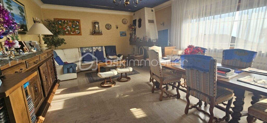 Maison à fort potentiel rare à la vente – 10 pièces – 5 chambres – 136 m²