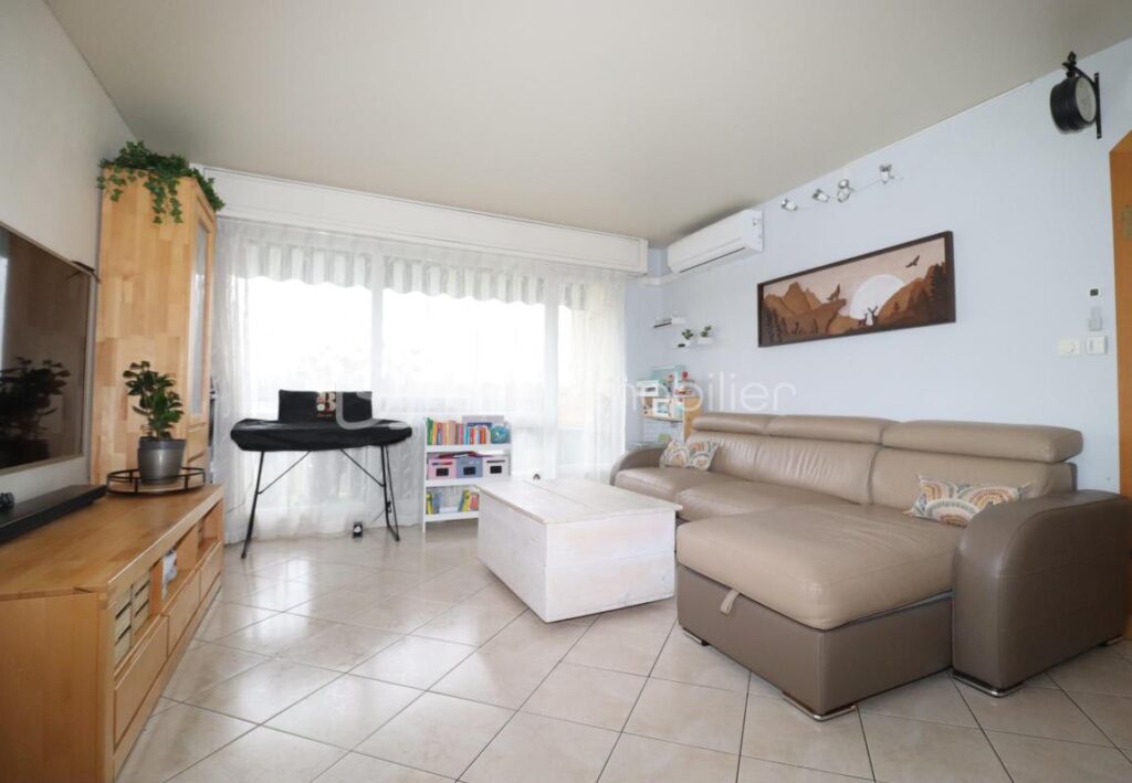 APPARTEMENT AGREABLE ET LUMINEUX ( 4 pièces 86m² ) avec 3 chambres et box – 4 pièces – 3 chambres – 86 m²