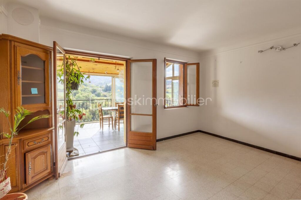 Maison de caractère avec terrasses et locatif – fort potentiel à Niozelles, proche Forcalquier – 5 pièces – 4 chambres – 154 m²