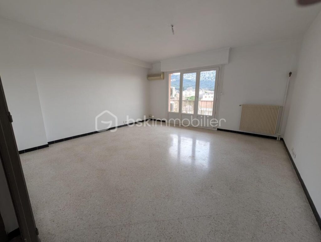 APPARTEMENT T3 LA VALETTE DU VAR DERNIER ETAGE – 3 pièces – 2 chambres – 73 m²