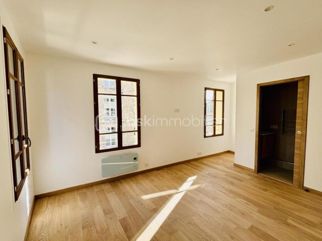 VENDS MAISON DE VILLE A MARNES-LA COQUETTE – 3 pièces – 2 chambres – 79 m²