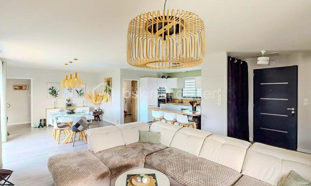 Vivre Dedans-Dehors : maison de plain-pied, baignée de lumière avec vue dégagée sur la nature – 5 pièces – 3 chambres – 115 m²