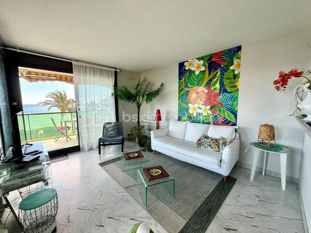 CANNES – VUE MER PANORAMIQUE – APPARTEMENT 3 PIECES – 65M² – TERRASSE 15M² – 30 METRES DE LA PLAGE – GARAGE – 3 pièces – 2 chambres – 65 m²