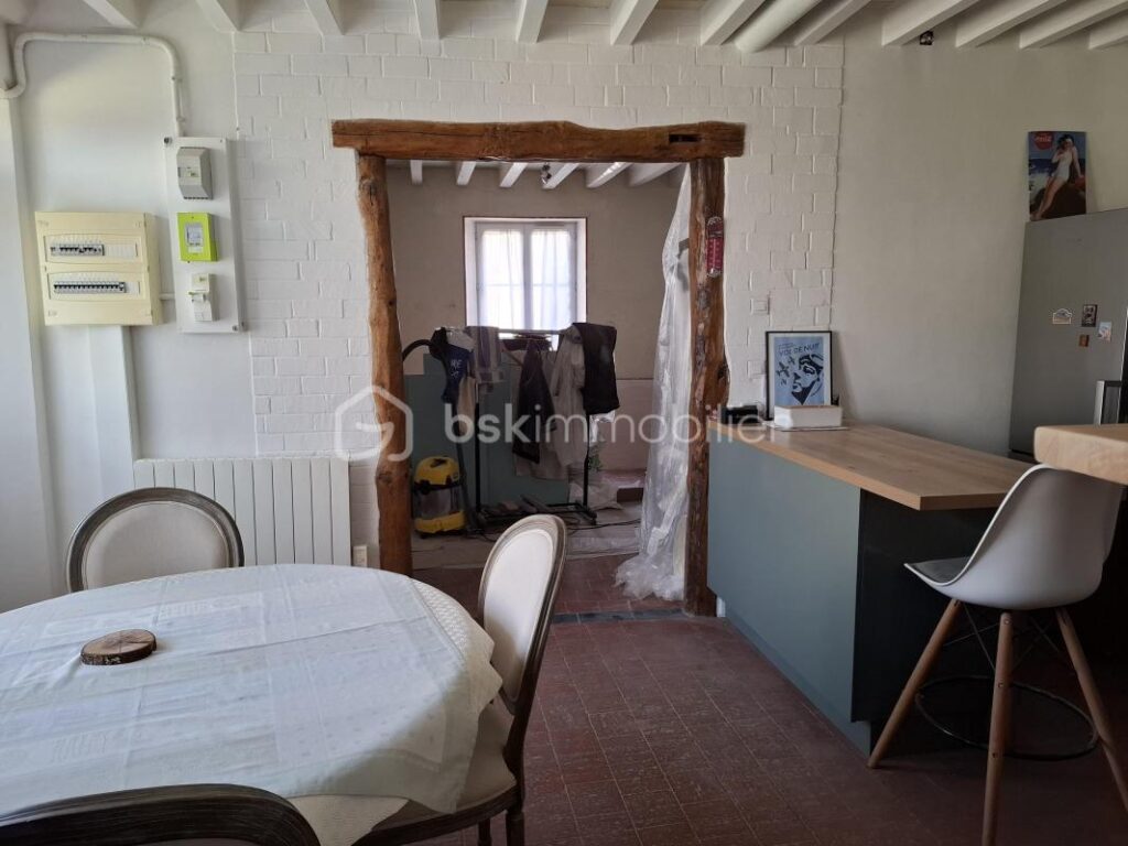 SOUS LE CHARME – 4 pièces – 2 chambres – 90 m²