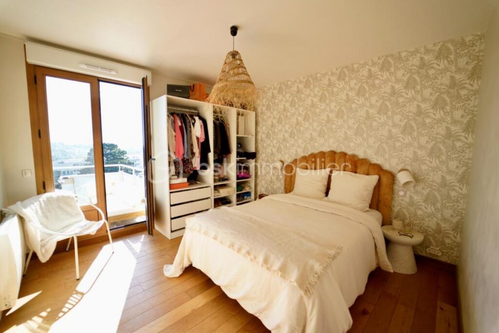 💎 Dernier étage avec balcon – Vue panoramique sur Brest, le téléphérique 🚡 et la mer 🌊 💎 Garage de 60m2 sécurisé – 4 pièces – 2 chambres – 78 m²