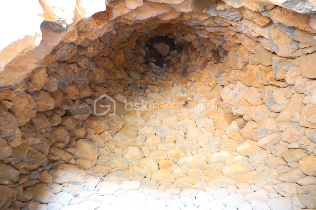 Capitelle d’Exception sur 2,5 ha de terrain ! – NR pièces – NR chambres – 23150 m²