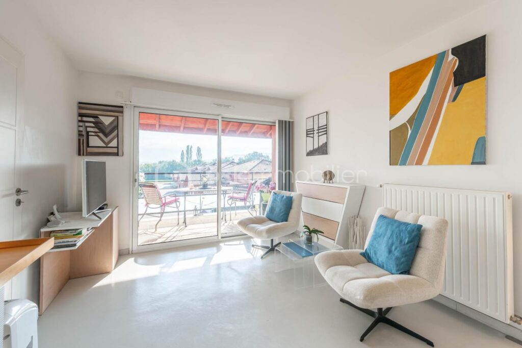 Appartement 2 pièces dernier étage avec balcon couvert de 11 m² sur vue dégagée – 2 pièces – 1 chambre – 44 m²