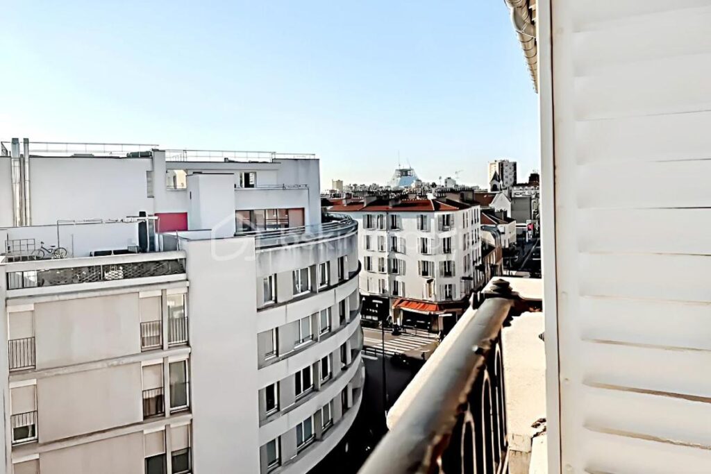 Trois pièces ENSOLEILLEE au DERNIER ETAGE avec VUE DEGAGEE sur Malakoff – 3 pièces – 2 chambres – 59 m²