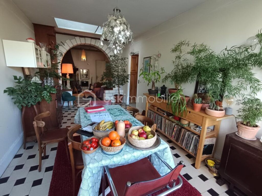 Maison de ville familiale classée C au DPE – 6 pièces – 4 chambres – 97 m²