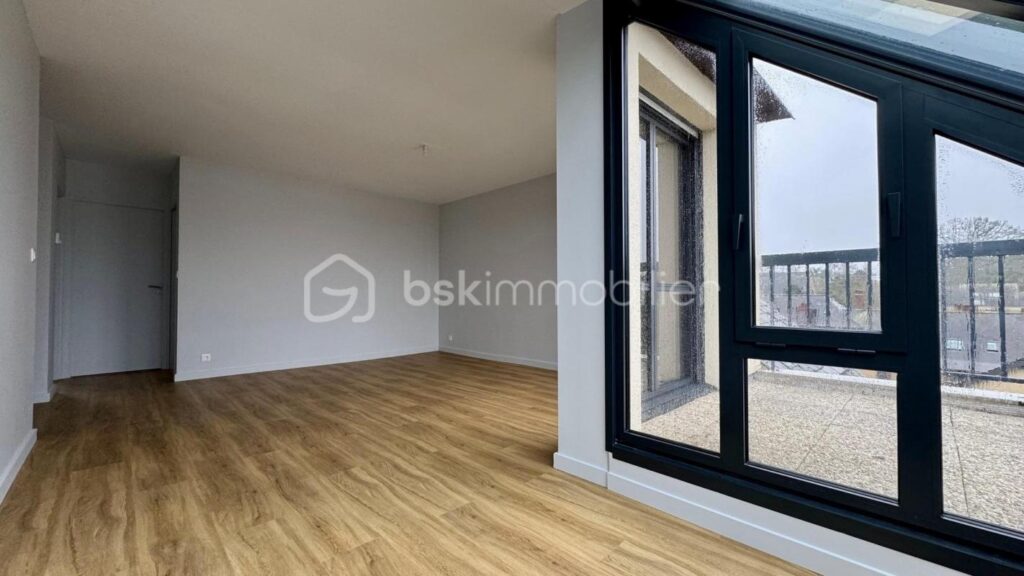 Très bel appartement T4 – 90 m² – Entièrement refait à neuf – Parking privé – PACÉ – 4 pièces – 3 chambres – 90 m²