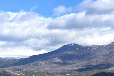 Terrain plat constructible 1 000 m² divisible – 5 mn Sud Digne-les-Bains – NR pièces – NR chambres – 1000 m²