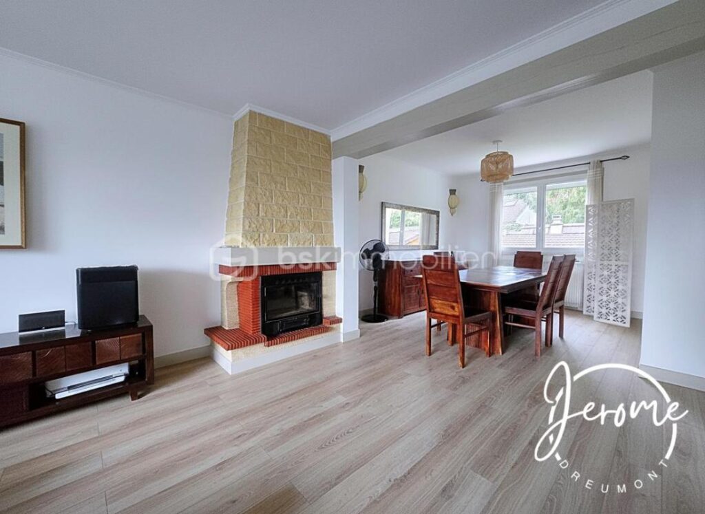 Maison familiale rénovée 7 P/ 148 m² / Montgeron secteur résidentiel – 7 pièces – 4 chambres – 148 m²