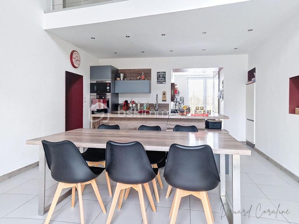 Maison de charme et de caractère – avec 4 chambres – 5 pièces – 4 chambres – 145 m²