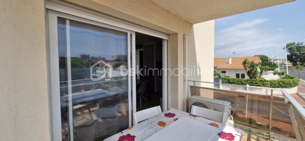 Ensemble Garage et Appartement T2 rénové à 400 m de la mer – 2 pièces – 1 chambre – 29 m²