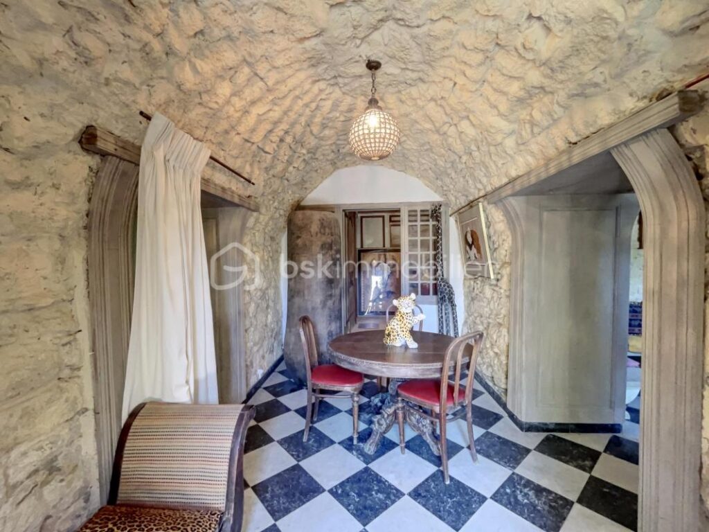 Maison de caractère avec vue panoramique – Ménerbes, Luberon – 9 pièces – 4 chambres – 155 m²